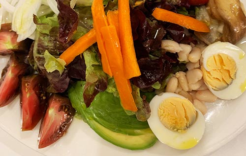 Salade de la maison au Restaurant Ca L&amp;#39;Estevet, cuisine catalane traditionnelle à Barcelone