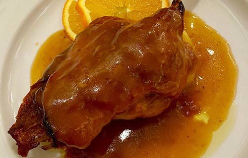 Canard catalan à l'orange au Restaurant Ca L'Estevet, cuisine catalane de volaille à Barcelone