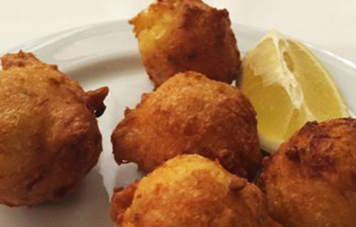 Beignets de morue maison au Restaurant Ca L&amp;#39;Estevet, cuisine traditionnelle catalane à Barcelone