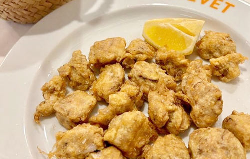 Cervelles panées au Restaurant Ca L'Estevet, cuisine catalane traditionnelle aux abats à Barcelone