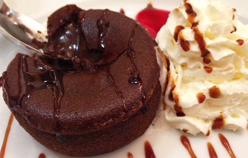 Coulant au chocolat au Restaurant Ca L'Estevet, dessert maison à Barcelone