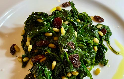 Imatge d'un plat d'espinacs a la catalana del Restaurant Ca L'Estevet
