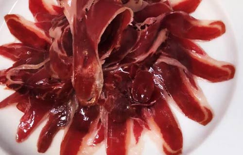 Jambon ibérique de bellota avec pain à la tomate au Restaurant Ca L&amp;#39;Estevet, charcuterie et cuisine catalane traditionnelle à Barcelone