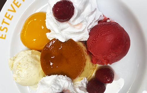 Pijama, dessert emblématique de Barcelone au Restaurant Ca L'Estevet, cuisine catalane traditionnelle à Barcelone