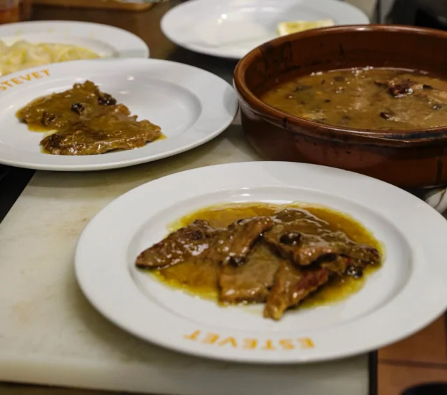 #fricandó #estevetbarcelona#cuinacatalana#cuinademercat#cuinatradicional #escudella#cuinacasolana#SomGastronomia#CRMG25#cuinadeproximitat#cuinadecasa#delivery#takeaway#elraval#barcelona#localfood#cocinacatalana#cocinatradicional#cuinalocal#cocinalocal