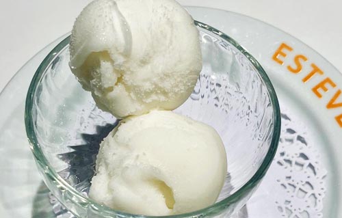 Sorbet au citron au Restaurant Ca L'Estevet, dessert rafraîchissant de cuisine catalane à Barcelone